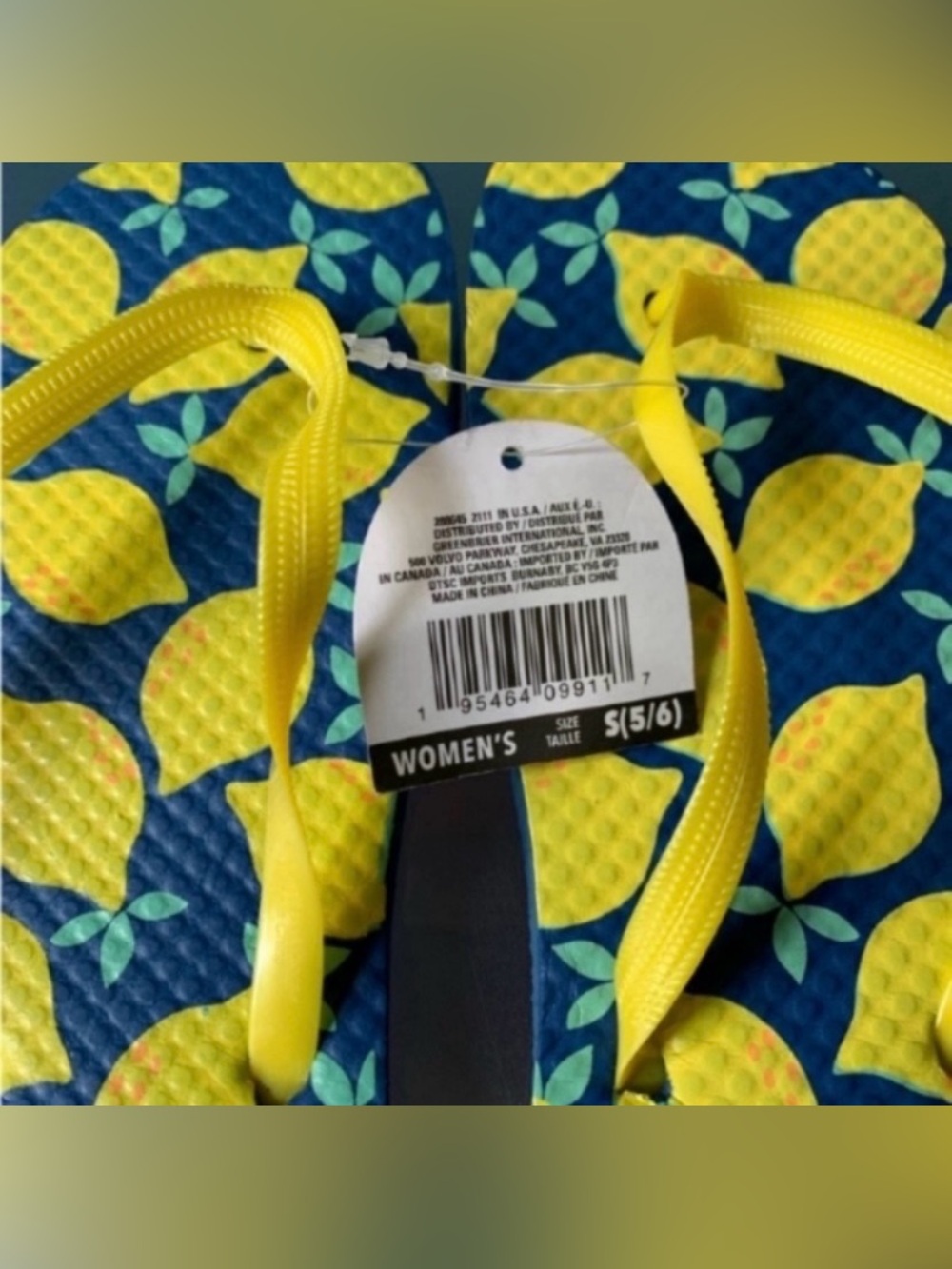 🆕 Yellow Lemon Print Flip Flops - Picture 3 of 6